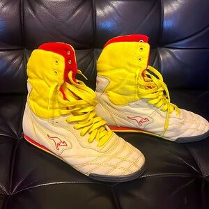 KangaROOS in great condition- sz 8!